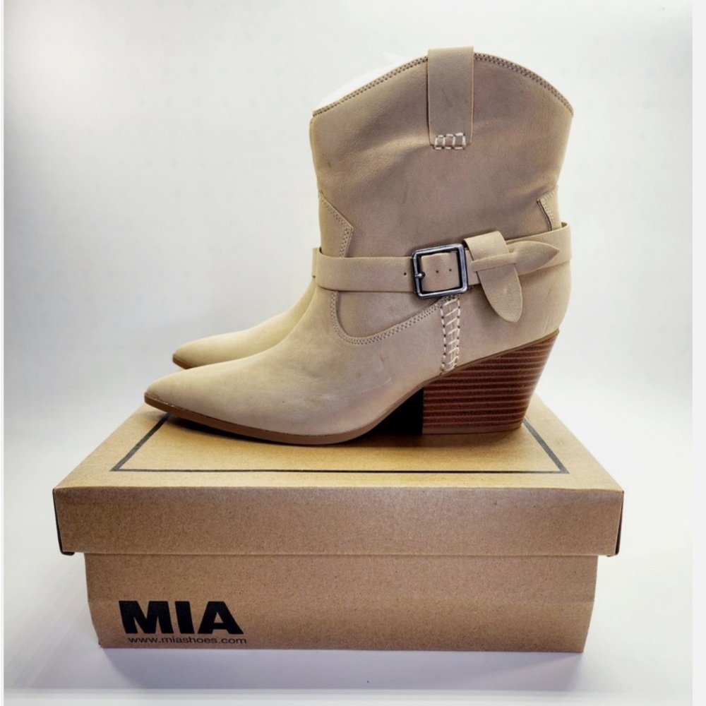 MIA Women's Beige Heeled Boots